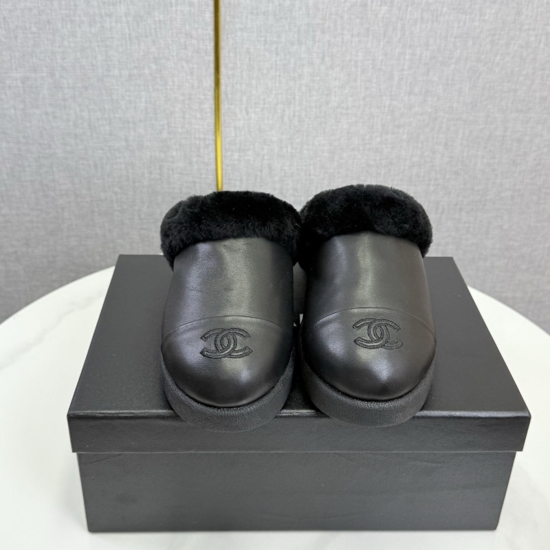 Ch**el slippers